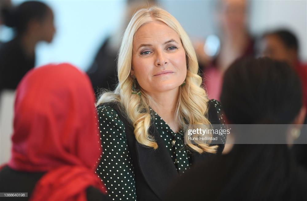 Đụng hàng Công nương Lọ Lem”, Kate Middleton lép vế hay sẽ tỏa sáng như nữ hoàng?-5