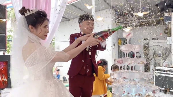 Đám cưới đặc biệt ở Hải Dương: Chàng trai cao 1m37 lấy vợ 1m62, cô dâu xinh như Hoa hậu-6