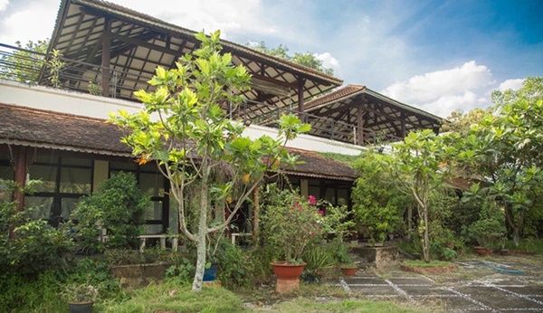 Ca sĩ Ánh Tuyết: Bỏ showbiz ở ẩn, tuổi già bệnh tật nhưng giàu có, sở hữu biệt thự 7000m2-6