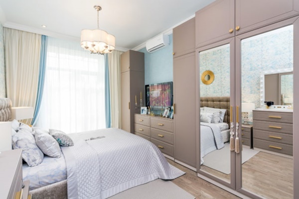 Nên đặt tivi trong phòng ngủ thế nào để vừa có thể giải trí mà&nbsp;không ảnh hưởng đến thời gian nghỉ ngơi-1