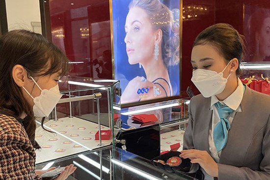 Giá vàng hôm nay 3/4: Kết thúc tuần giảm giá