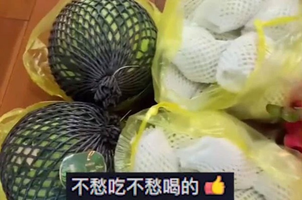 Con dâu cách ly 16 ngày, bố chồng nhiều lần xuất hiện với đồ xa xỉ trên tay, dân mạng ghen tị đỏ mắt với thứ bên trong-3