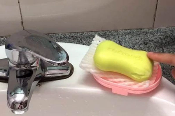 Mua trái cây đừng vứt bỏ tấm lưới che bởi nó sẽ giúp bạn tiết kiệm được kha khá tiền nhờ 4 tác dụng hữu ích này đấy-1