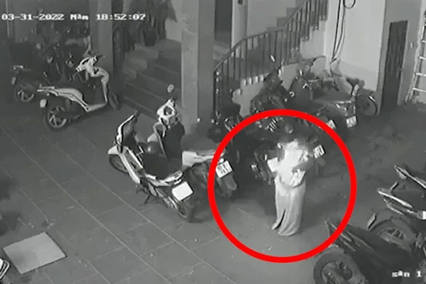 Vụ điên tình đốt nhà trọ ở Phú Đô: Nam thanh niên 30 tuổi bị bỏng hô hấp phải thở máy, tiên lượng nặng-1