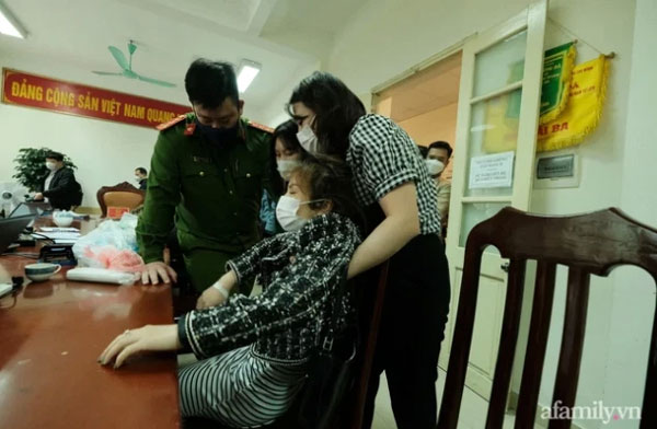 Vụ điên tình đốt nhà trọ ở Phú Đô: Nam thanh niên 30 tuổi bị bỏng hô hấp phải thở máy, tiên lượng nặng-2