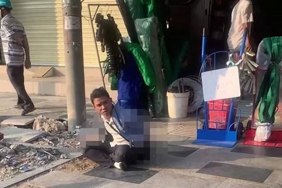 Ghen tuông, dùng dao đâm bạn gái