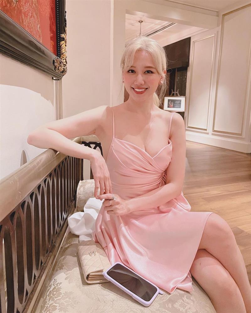 Ơn trời! Cuối cùng thì Hari Won cũng chịu chia tay màu tóc thảm họa diện suốt từ Tết đến giờ-1