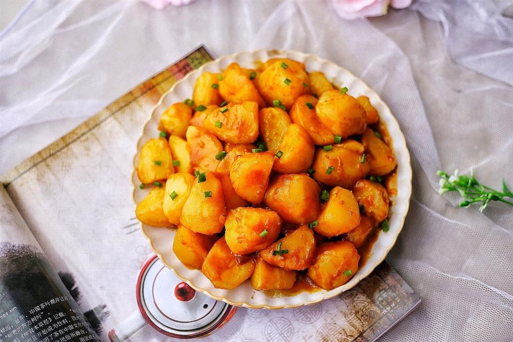 Khoai tây đừng chiên hay xào nữa, làm thế này thì ăn cơm cũng ngon mà ăn chơi cũng hợp lý!-7