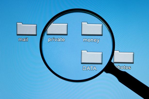 Người phụ nữ phải lập tức hủy hôn dù đã gửi thiệp mời sau khi phát hiện sự bệnh hoạn tột độ trong máy tính của chồng sắp cưới-1