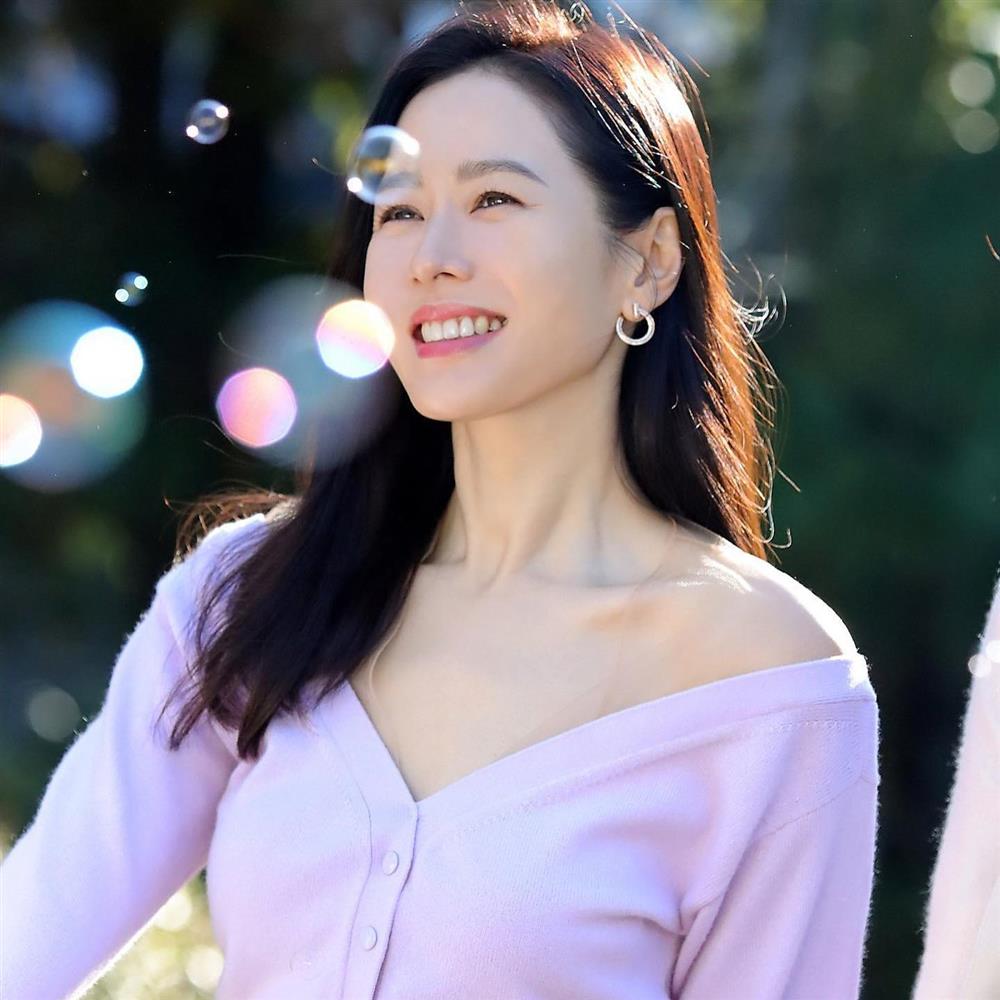 Nữ chính Twenty Five, Twenty One 32 tuổi vẫn vào vai nữ sinh ngọt lịm: Chiêu trẻ hóa từ bước làm sạch đến Son Ye Jin cũng làm theo-11