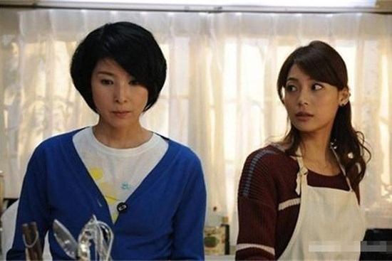 Bỏ tiền mua 2 cân sườn mà gắp một miếng mẹ chồng cũng không cho, tôi tức giận hất tung cả đĩa