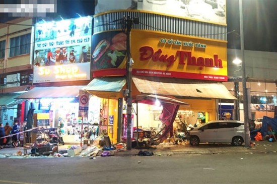 Xe 7 chỗ tông vào tiệm bánh mì, 6 người bị thương: Tài xế dương tính với ma túy