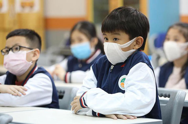 Hà Nội cho tiểu học và lớp 6 đến trường học trực tiếp ngay trong tuần này-1