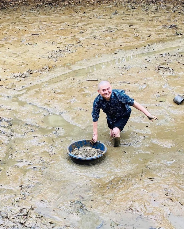 Xuân Hinh tuổi xế chiều: Giàu sụ, ở nhà vài chục tỷ song thích sống giản dị, ăn đạm bạc-6