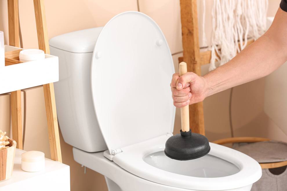 8 thứ&nbsp;này nếu xả xuống bồn cầu sẽ gây tắc nghẽn, cái số 1 và số 6 nhiều người làm sai nhất-1