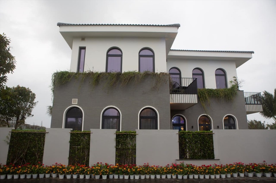 Tuấn Hưng gây bất ngờ khi tậu biệt thự 50 tỉ đồng, nằm sát biển tặng vợ-3