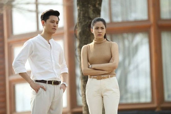 Gặp lại người chồng phản bội năm nào đang loay hoay vì quên ví ở siêu thị, cô vợ cũ có pha xử lý chất lừ khiến đối phương 