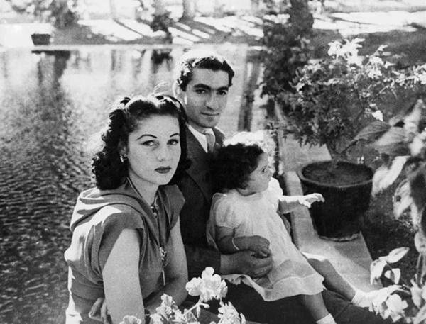 Hoàng hậu xinh đẹp nhất thế giới: Kết hôn chỉ sau một lần gặp gỡ, bị mẹ chồng ghẻ lạnh vì một lý do và quyết định chấn động lịch sử-4