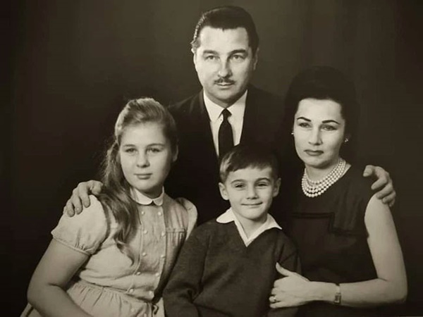 Hoàng hậu xinh đẹp nhất thế giới: Kết hôn chỉ sau một lần gặp gỡ, bị mẹ chồng ghẻ lạnh vì một lý do và quyết định chấn động lịch sử-6