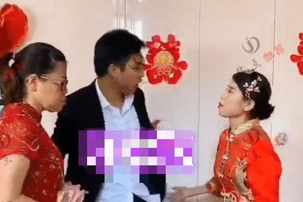 Chồng nằm liệt giường, vợ khổ cực chăm sóc rồi nghẹn đắng phát hiện việc mẹ chồng lén lút làm trong phòng ngủ, tức điên cấm bà bén mảng đến nhà-4