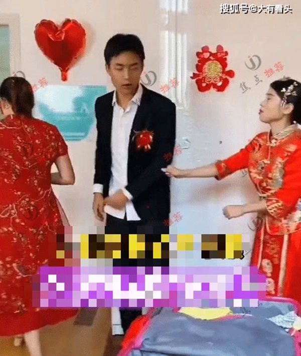 Mẹ chồng đòi con dâu mở vali để bà lấy tiền mừng cưới, hành động của chú rể khiến vợ hối hận vì chọn sai người-4