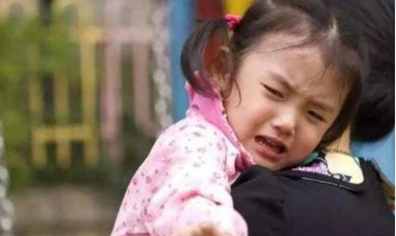 Cặp mẹ con vào quán ăn chỉ gọi duy nhất 2 món, người phục vụ vừa nhìn đơn lập tức báo cảnh sát: Quá nguy hiểm!-1