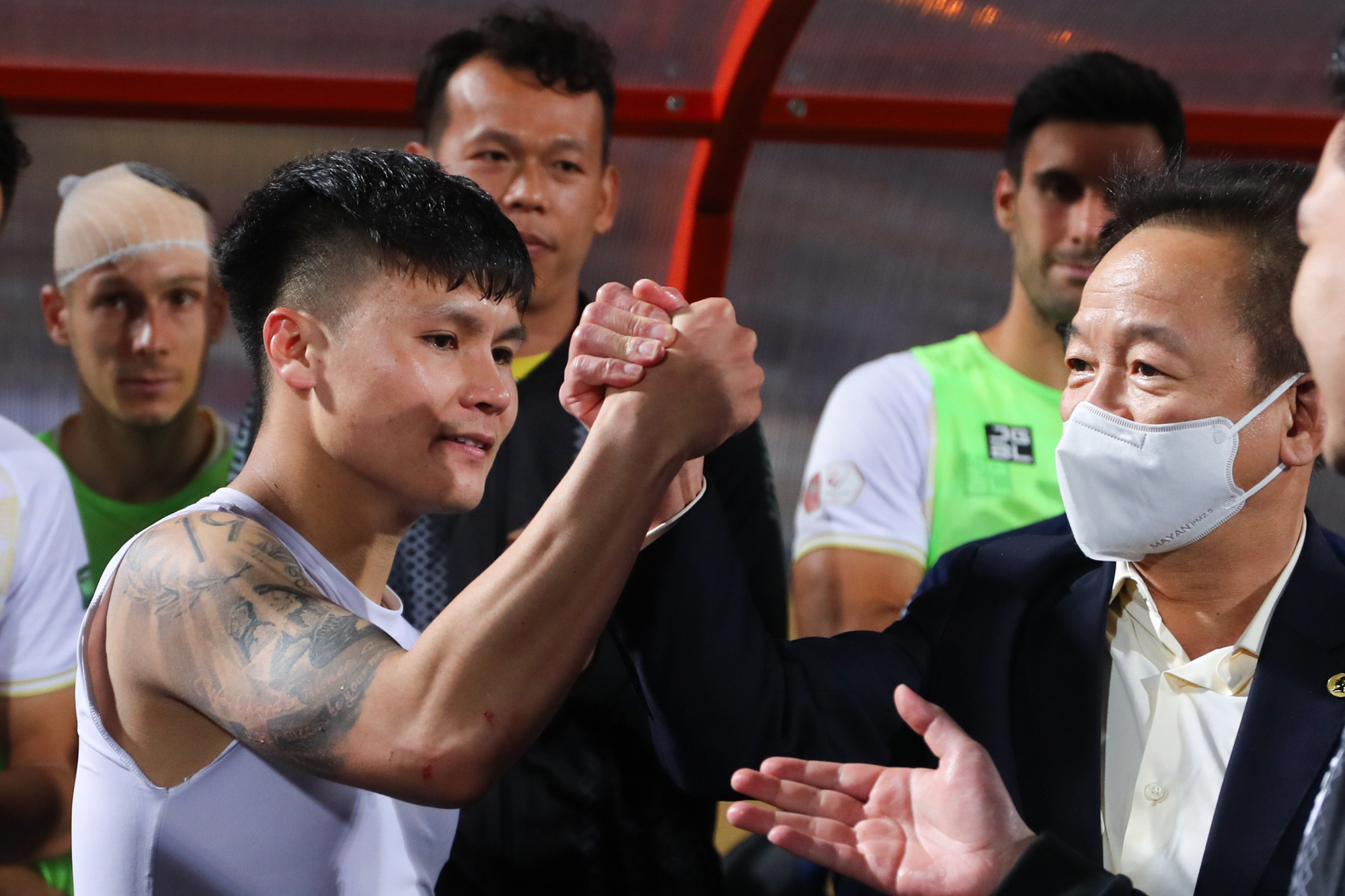 Quang Hải nghẹn ngào trong ngày bầu Hiển nói lời chia tay-12