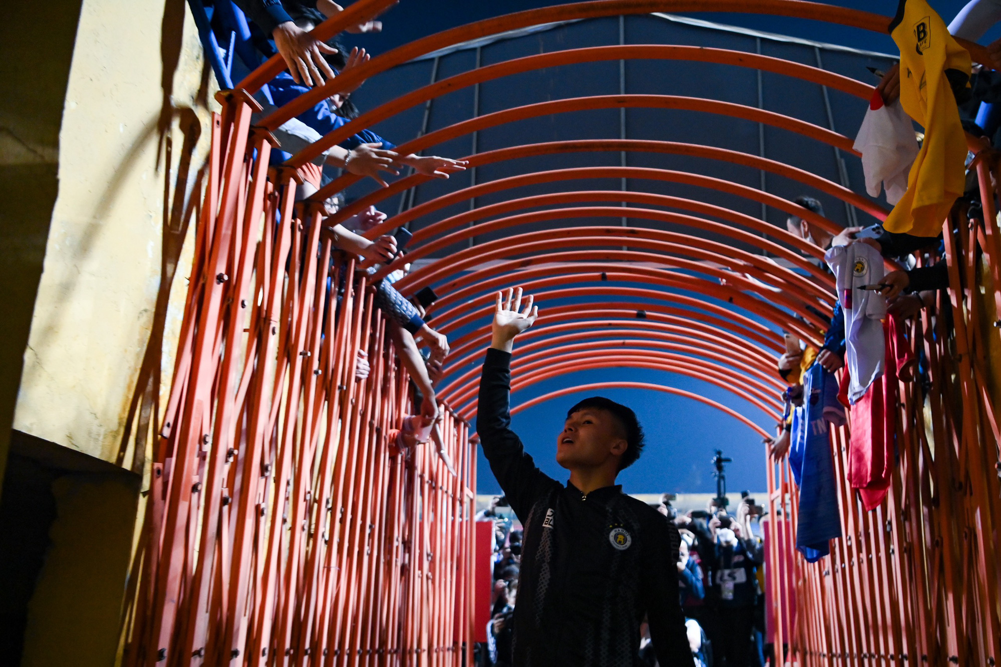 Quang Hải nghẹn ngào trong ngày bầu Hiển nói lời chia tay-13