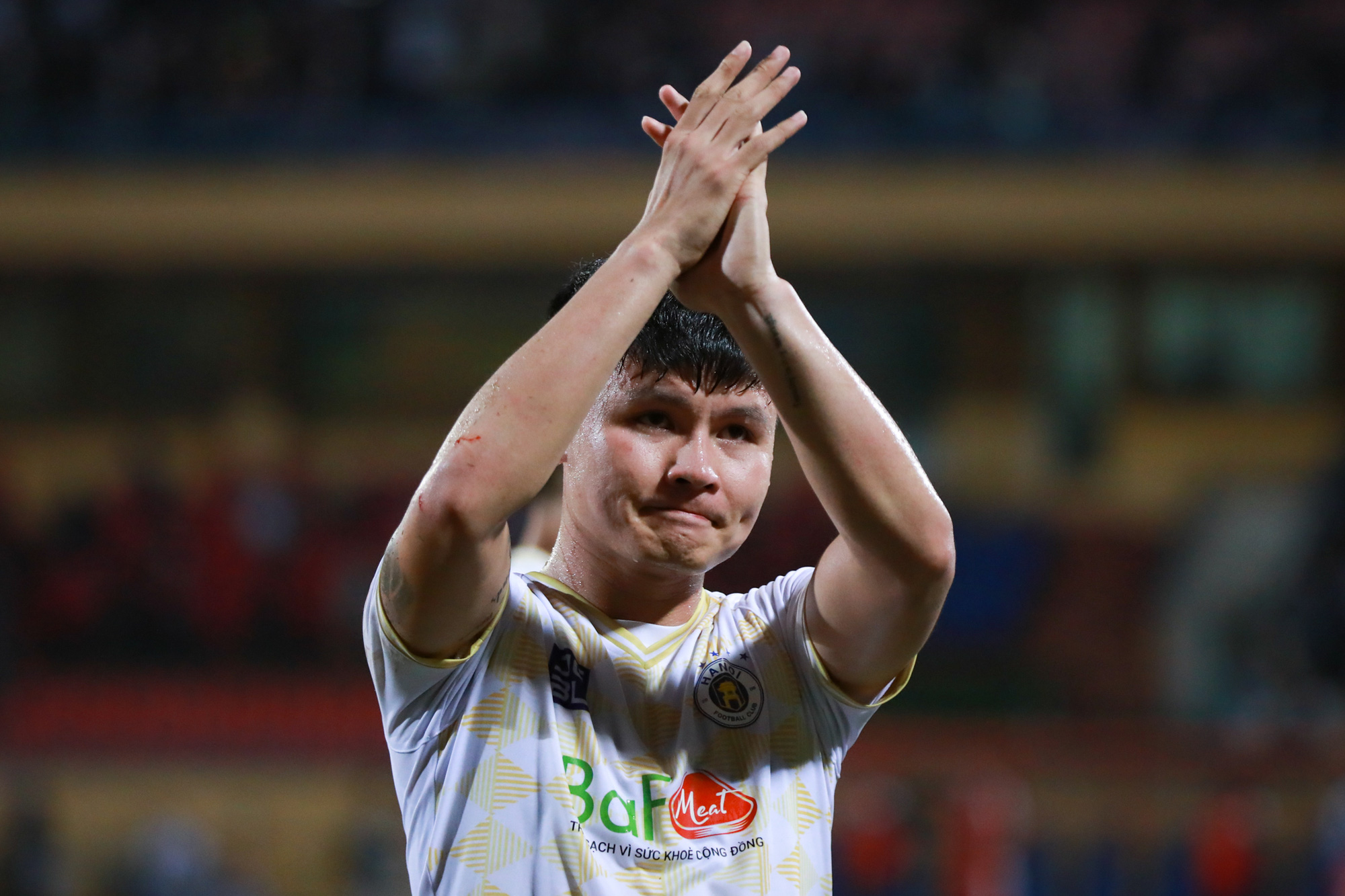 Quang Hải nghẹn ngào trong ngày bầu Hiển nói lời chia tay-5