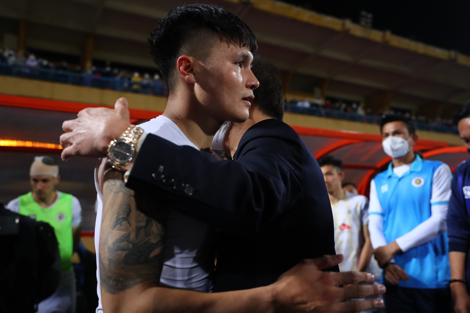 Quang Hải nghẹn ngào trong ngày bầu Hiển nói lời chia tay-9