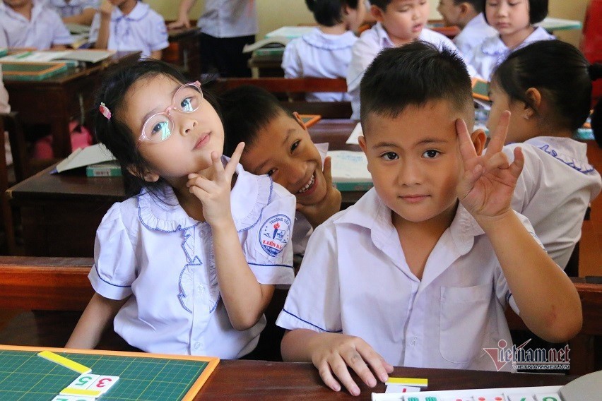 Phụ huynh vỡ òa, bớt sợ hãi vì con được đến trường-1