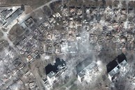 Đau thương chiến tranh: Hình ảnh tan hoang cho thấy cả một thành phố Ukraine gần như bị phá huỷ vì bom đạn, chỉ còn lại đống đổ nát