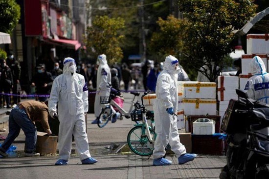 Những đứa trẻ cô đơn giữa làn sóng dịch Covid-19 ở Thượng Hải