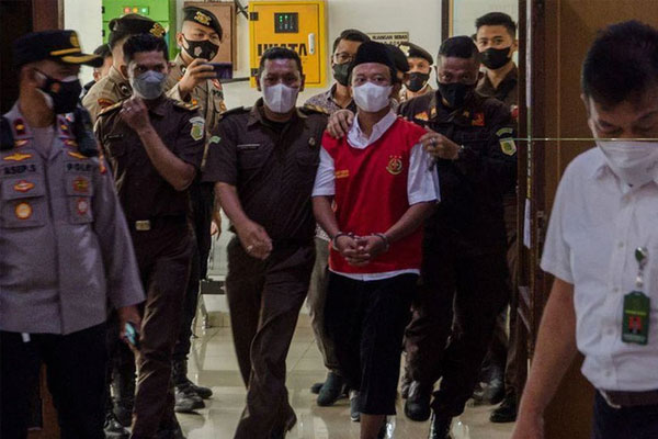 Tuyên án tử hình giáo viên cưỡng hiếp 13 nữ sinh-1