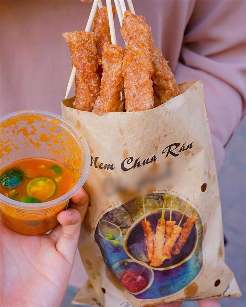 Sốc với luật lệ bán hàng của một chủ quán nem chua công chúa nổi tiếng Hà Nội: Đến trước hay sau cũng phải nhường các App hết-2