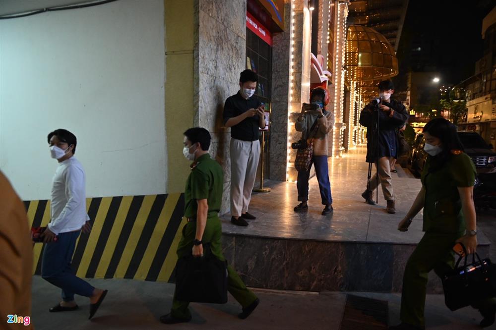 Cảnh sát xuất hiện tại trụ sở Tập đoàn Tân Hoàng Minh-5