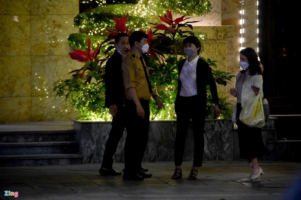 Cảnh sát xuất hiện tại trụ sở Tập đoàn Tân Hoàng Minh-8