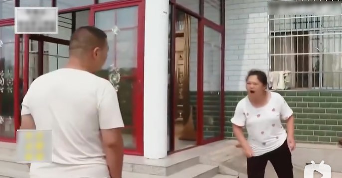 Gặp lại mẹ đẻ sau 13 năm đằng đẵng, chàng trai bị xua đuổi thậm tệ, lý do được tiết lộ khiến ai cũng đồng tình-2