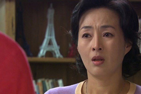 Bố mẹ qua đời, tôi chạy đến tìm dì nhưng bị xua đuổi, 11 năm sau khi trở về, tôi khiến dì chết lặng-1