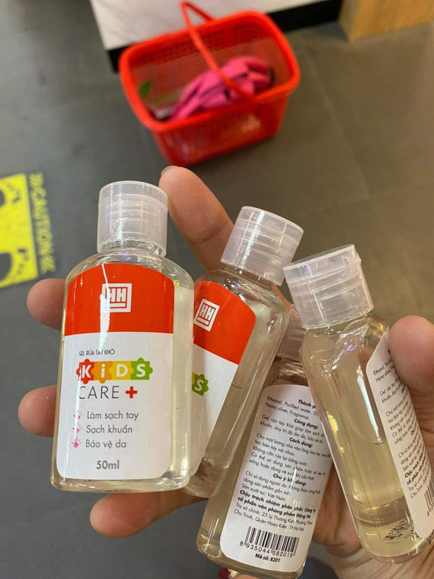 Phụ huynh đổ xô sắm đồng phục, đồ dùng học tập cho con nhỏ đến trường-5