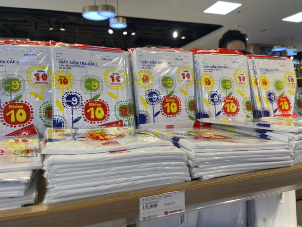 Phụ huynh đổ xô sắm đồng phục, đồ dùng học tập cho con nhỏ đến trường-8