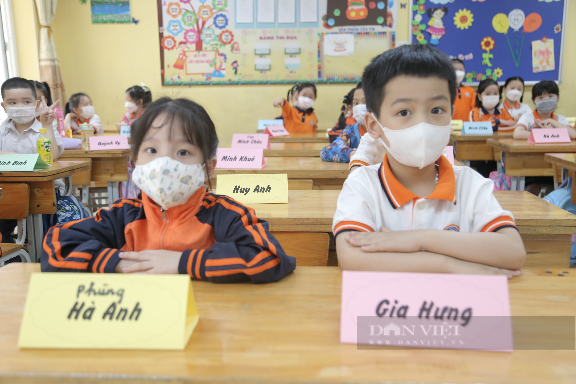 Học sinh lớp 1-6 ở Hà Nội đi học thêm: Bố đưa nhầm trường, con không nhận ra cô-7