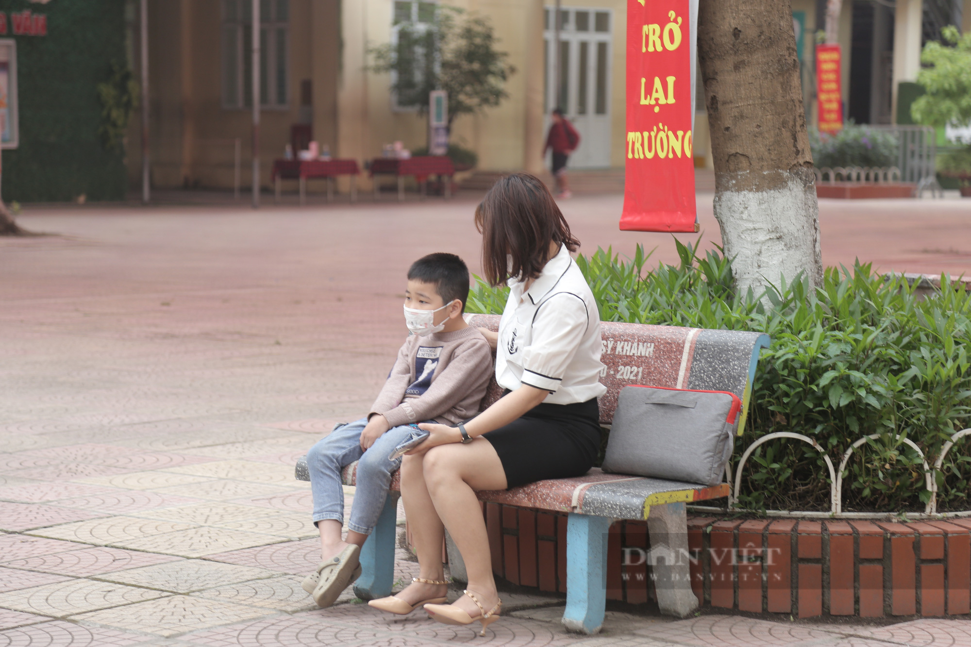 Học sinh lớp 1-6 ở Hà Nội đi học thêm: Bố đưa nhầm trường, con không nhận ra mẹ-6