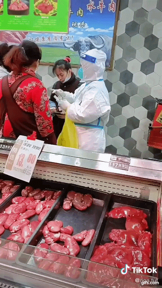 Người Việt ở Trung Quốc kể chuyện đi siêu thị lúc dịch Covid-19 bùng phát: Tận mắt chứng kiến nhân viên lấy mẫu xét nghiệm cho từng con cá đông lạnh!-4