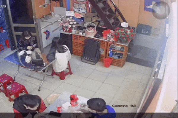 Chở bé gái bị sốt co giật vào viện cấp cứu lúc 4h sáng, câu nói thô tục của vị tài xế khi được hỏi tiền xe khiến nhiều người chẳng thể bực bội-2