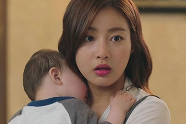 Tôi ở cữ mẹ chồng mỗi ngày đều hầm gà cho ăn, vào bếp uống nước thấy bà ăn thứ này, vừa thẹn vừa tức-2