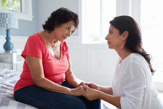 Đang đi vệ sinh thì mẹ chồng lao vào khiến tôi lúng túng, hành động sau đó của bà càng làm tôi ức chế hơn