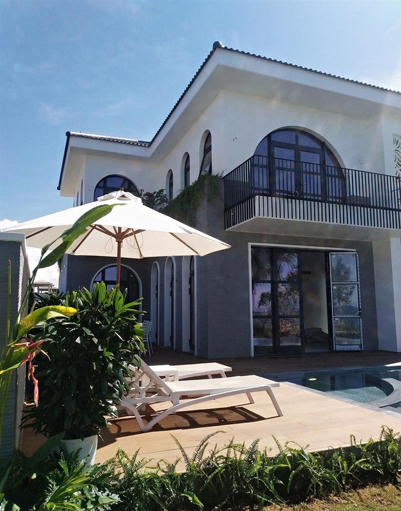 Cận cảnh biệt thự 50 tỷ nhìn thẳng ra biển của Tuấn Hưng mua tặng vợ-3