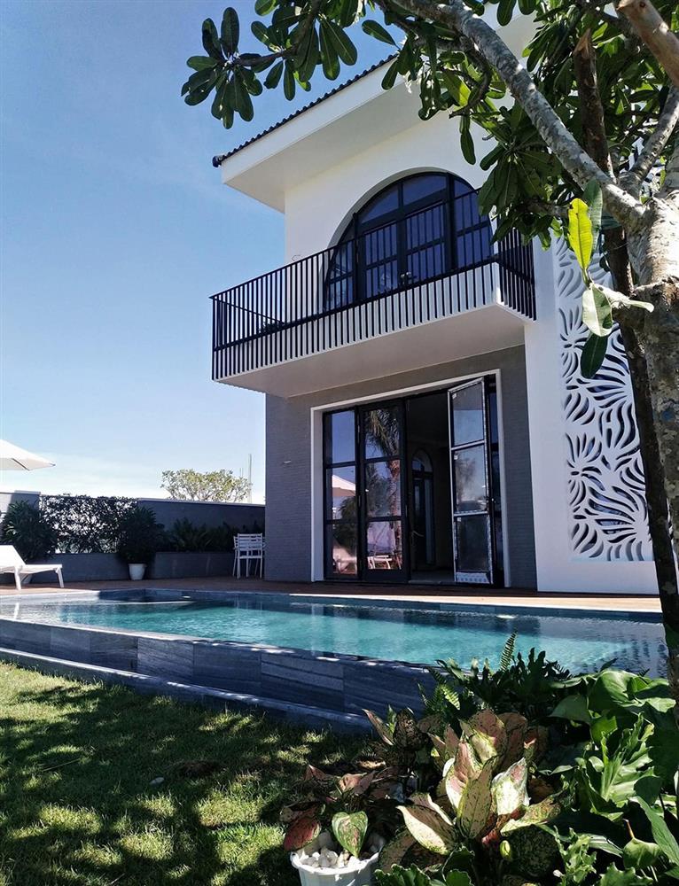 Cận cảnh biệt thự 50 tỷ nhìn thẳng ra biển của Tuấn Hưng mua tặng vợ-4