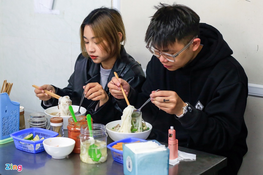 Những hàng phở gà Hà Nội bán vài trăm bát một ngày-3